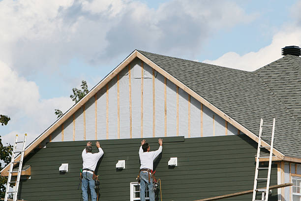 Professional Siding technician working in Lewisville, TX